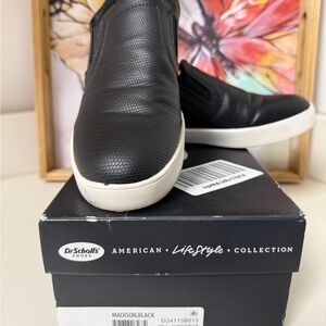 Dr. Scholl's Madison Black and White Sneakers